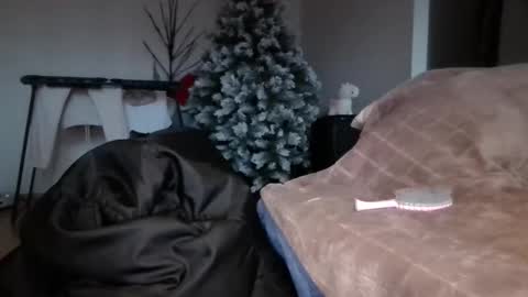 lilycandy_ online show from November 26, 1:30 pm