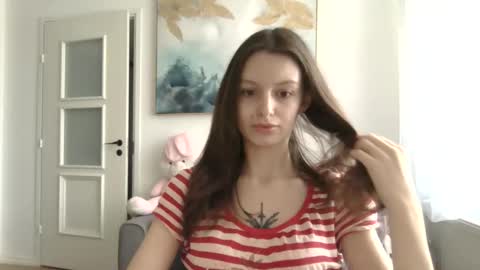 lilycandy_ online show from February 5, 10:30 am