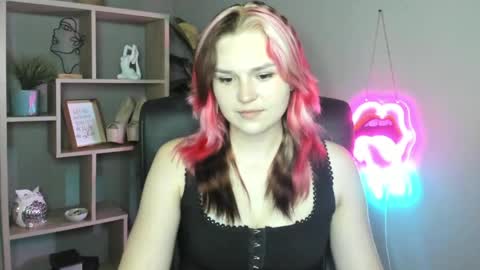 Lily online show from June 7, 1:38 pm