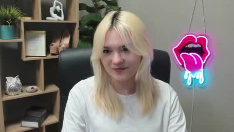 Lily online show from March 10, 2:21 pm