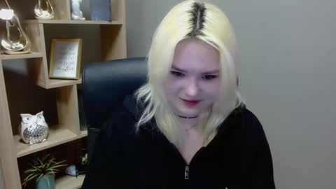 Lily online show from February 3, 8:51 am