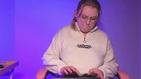 Snapshot of lime_cat chatting on October 2, 12:31 am lime cat online show from October 2, 12:31 am