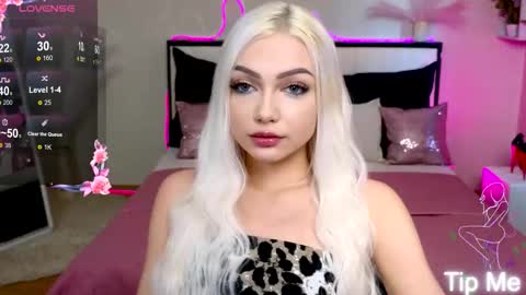 I am Lina online show from September 24, 2:24 pm