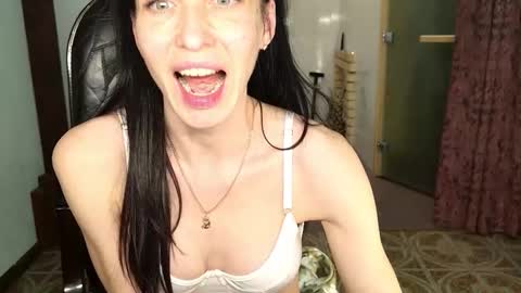 LinaLivee online show from November 18, 8:01 pm