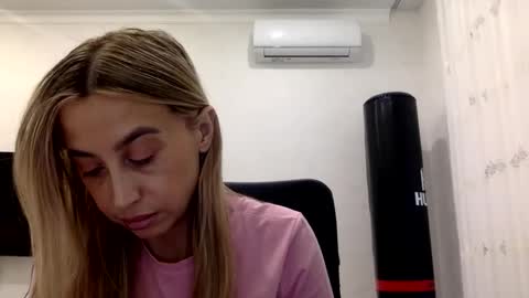 linavora online show from February 18, 12:27 pm