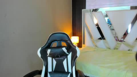  Linda  online show from April 4, 6:37 pm