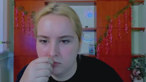 linda_lynx online show from July 17, 9:11 am