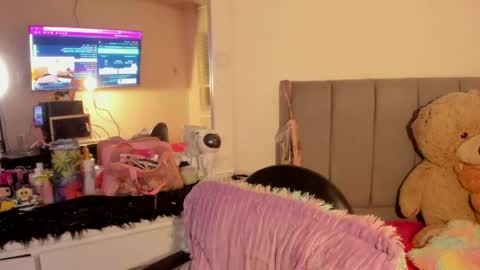 Lindaa maria  online show from April 14, 5:33 am