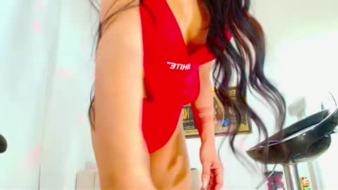 Snapshot of linda_xx90 chatting on January 5, 3:32 am LAURA RAMIREZ online show from January 5, 3:32 am