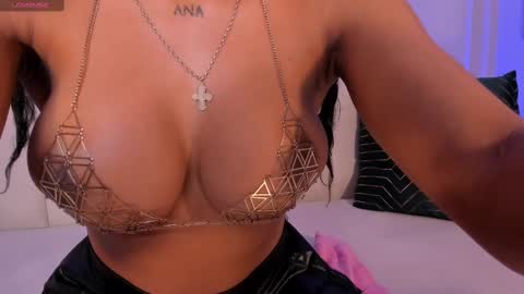 Snapshot of lindseycox chatting on February 14, 8:26 pm Lin  online show from February 14, 8:26 pm