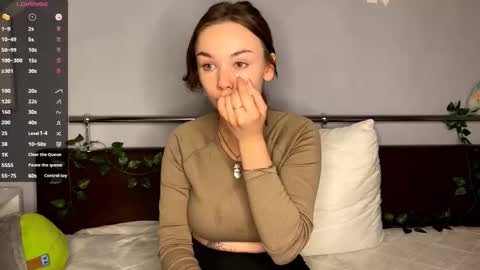 Snapshot of lindseytammo chatting on October 21, 3:59 pm Kate online show from October 21, 3:59 pm