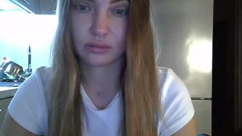 Snapshot of lindsisecret chatting on October 17, 7:29 pm Anna online show from October 17, 7:29 pm