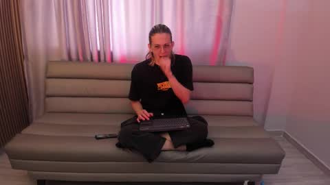 Lior evan online show from November 11, 11:56 am