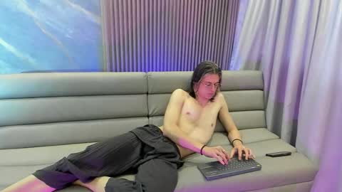 Lior evan online show from November 15, 12:07 pm