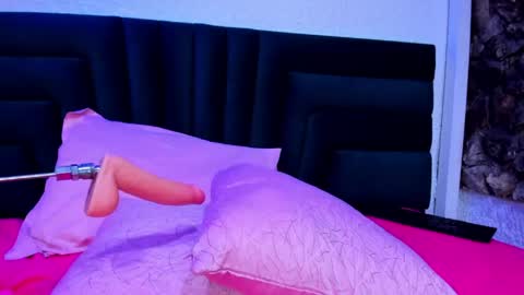 lisa white  online show from April 11, 7:45 am