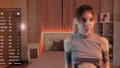 Hello our names are Kate and Alice this is our first day here. online show from January 13, 1:34 am