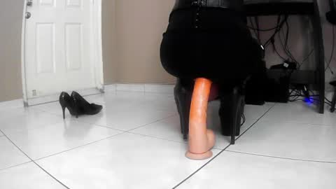 Lisa online show from July 15, 7:35 am
