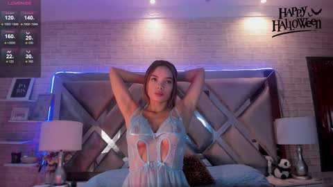 lisawalker_ online show from October 29, 3:14 pm