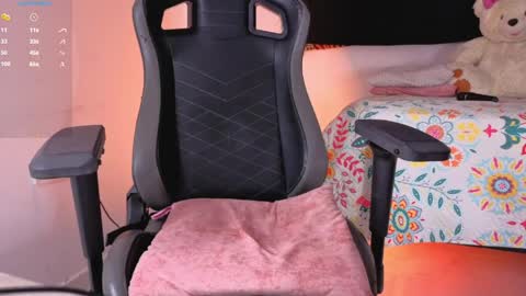 little___sophie online show from April 2, 11:55 pm