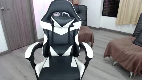 Amelie  online show from October 28, 4:35 am