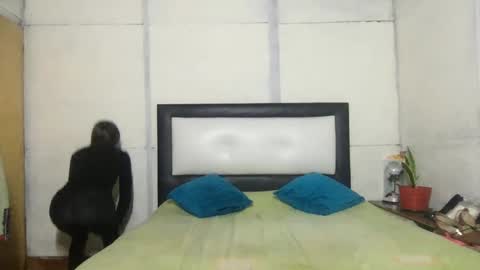 Snapshot of little_devil_diablita90 chatting on September 24, 12:01 pm Diablita online show from September 24, 12:01 pm