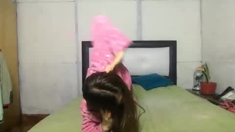Snapshot of little_devil_diablita90 chatting on September 19, 10:52 am Diablita online show from September 19, 10:52 am