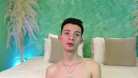 Snapshot of little_twiink chatting on January 30, 7:37 pm Juan Ferrer online show from January 30, 7:37 pm