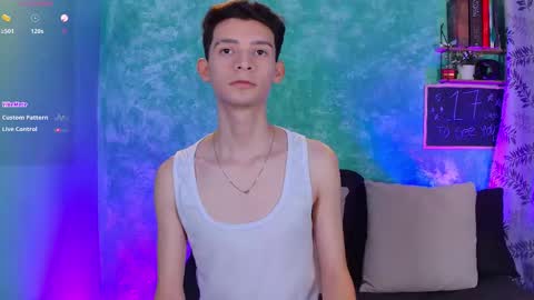 Snapshot of little_twiink chatting on October 7, 4:19 am Juan Ferrer online show from October 7, 4:19 am