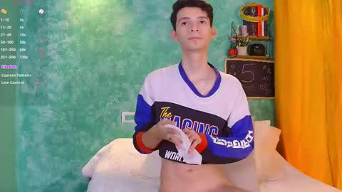 Snapshot of little_twiink chatting on October 17, 9:52 pm Juan Ferrer online show from October 17, 9:52 pm