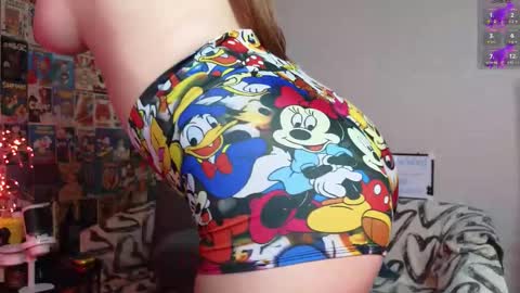 LillleLinn online show from November 10, 5:27 pm