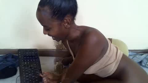 littlesandie online show from February 28, 8:53 am