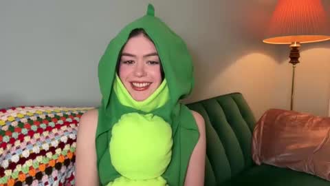 Snapshot of littlesugarpea chatting on January 4, 12:48 am Little Sugar Pea online show from January 4, 12:48 am