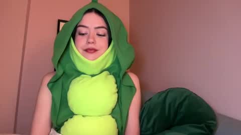 Snapshot of littlesugarpea chatting on January 8, 11:41 pm Little Sugar Pea online show from January 8, 11:41 pm