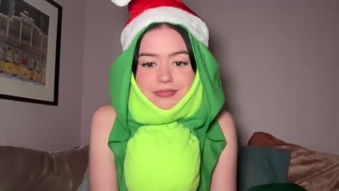 Snapshot of littlesugarpea chatting on December 25, 11:20 pm Little Sugar Pea online show from December 25, 11:20 pm