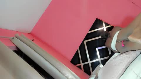 liyenpain01 online show from April 11, 7:45 am