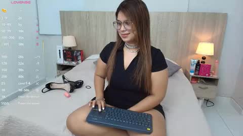 Snapshot of liz_ariza chatting on October 15, 3:54 am Liz online show from October 15, 3:54 am