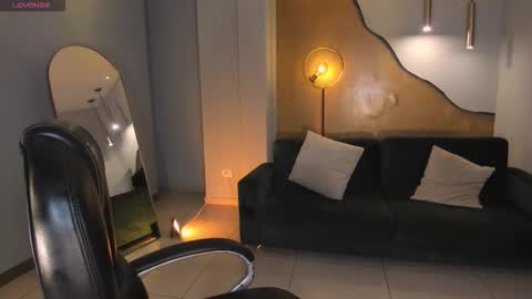 Lizz online show from December 18, 4:08 am