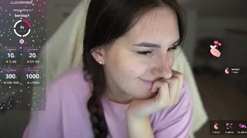 Snapshot of lizzi_fox chatting on October 10, 4:40 am Lizi-Fox online show from October 10, 4:40 am