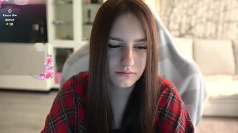 Snapshot of lizzi_fox chatting on February 23, 5:34 am Lizi-Fox online show from February 23, 5:34 am