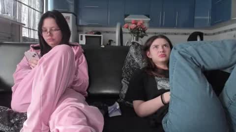 lizzi_muur online show from March 12, 12:47 pm