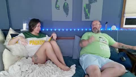 Snapshot of lizzieblue4u chatting on October 13, 2:24 am lizzieblue4u online show from October 13, 2:24 am