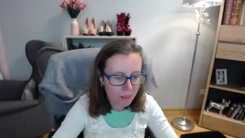 Snapshot of lizzy_sparkle chatting on October 1, 5:17 am Lizzy online show from October 1, 5:17 am