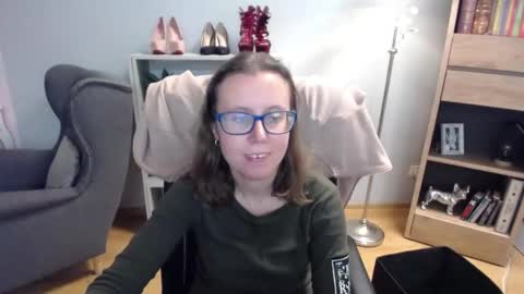 Snapshot of lizzy_sparkle chatting on October 14, 4:37 am Lizzy online show from October 14, 4:37 am