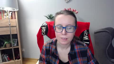 Lizzy online show from April 9, 5:00 am