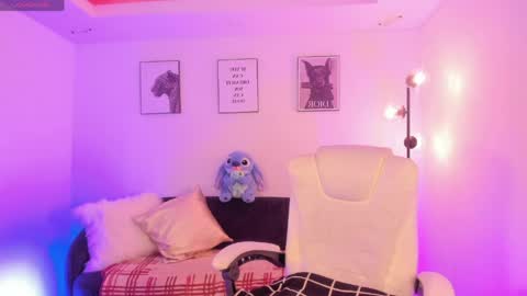 lizzyponcee online show from March 26, 8:30 am