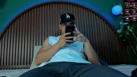 logan_griffin online show from November 18, 4:37 am