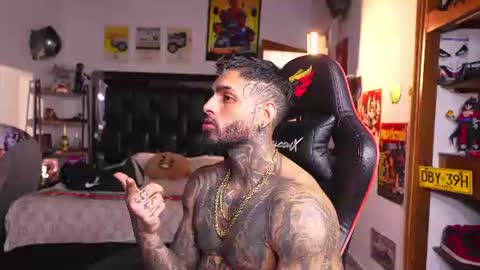 logan_hugh8 online show from June 28, 12:39 am