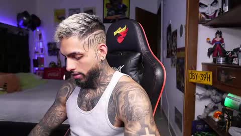 logan_hugh8 online show from April 13, 9:30 pm