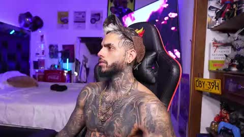 logan_hugh8 online show from March 13, 4:27 am