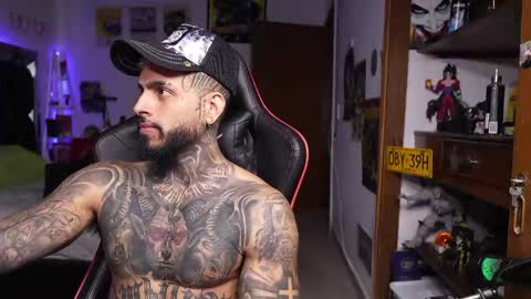 logan_hugh8 online show from April 22, 2:46 pm